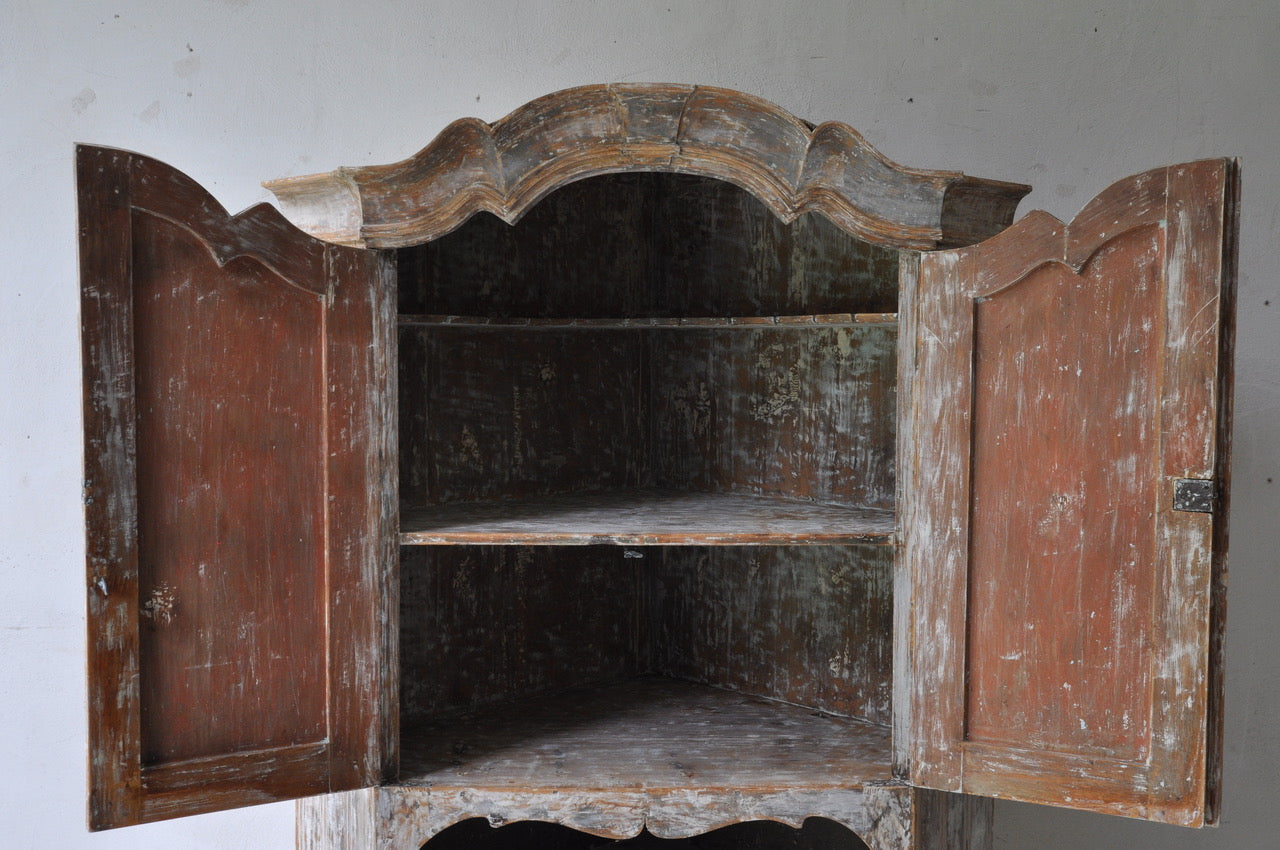 Corner Cabinet c1800