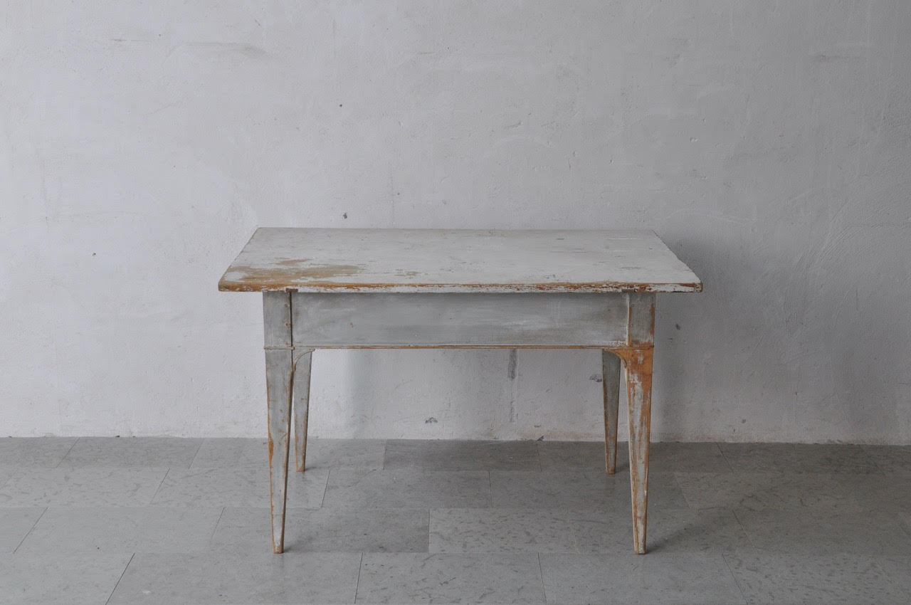 Gustavian Table