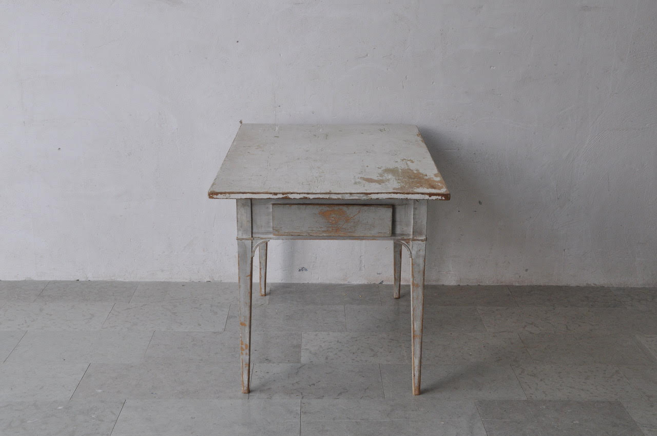 Gustavian Table