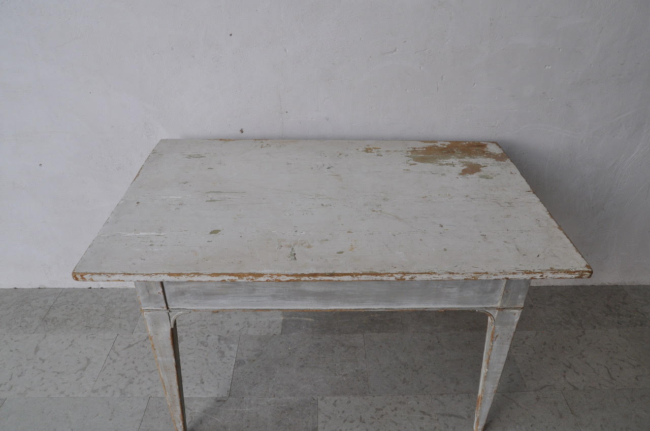 Gustavian Table