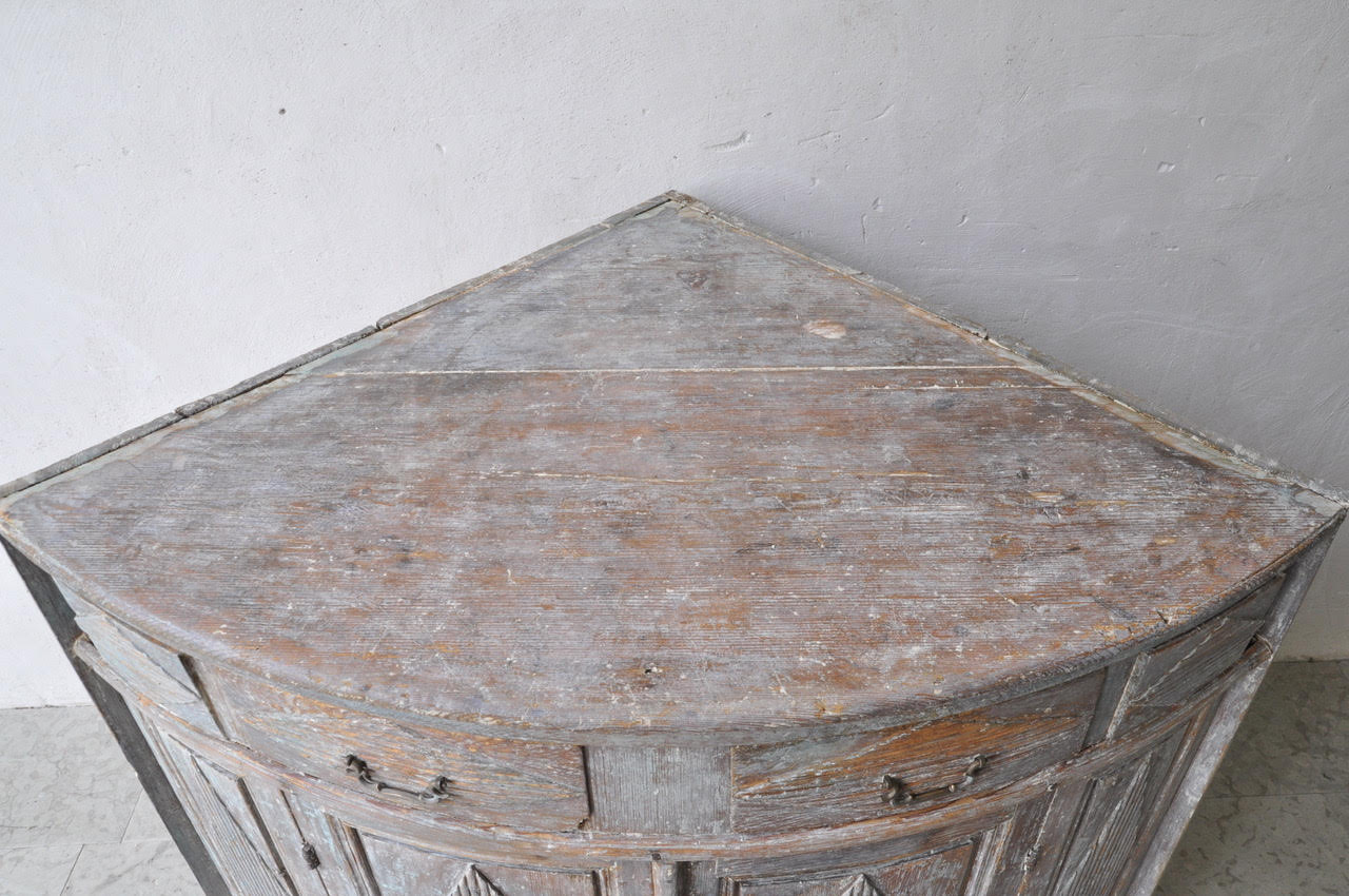 1820 Gustavian Corner Buffet