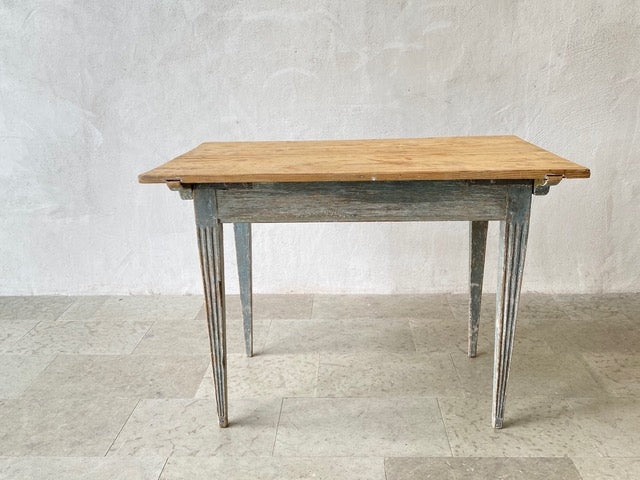 Gustavian Table